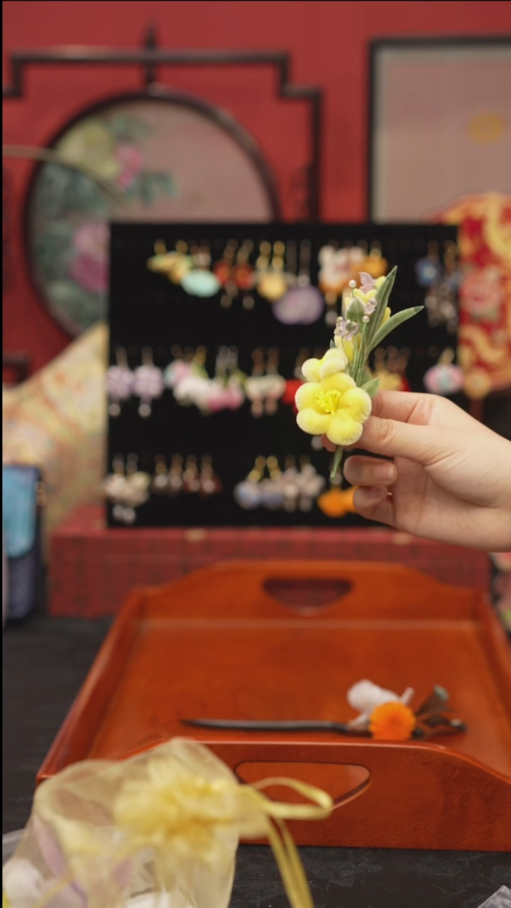 刺绣非遗手工绒花饰品