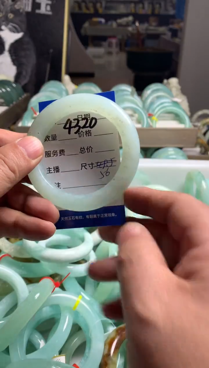 【闪购商品】蛇纹石玉手镯未镶嵌4320