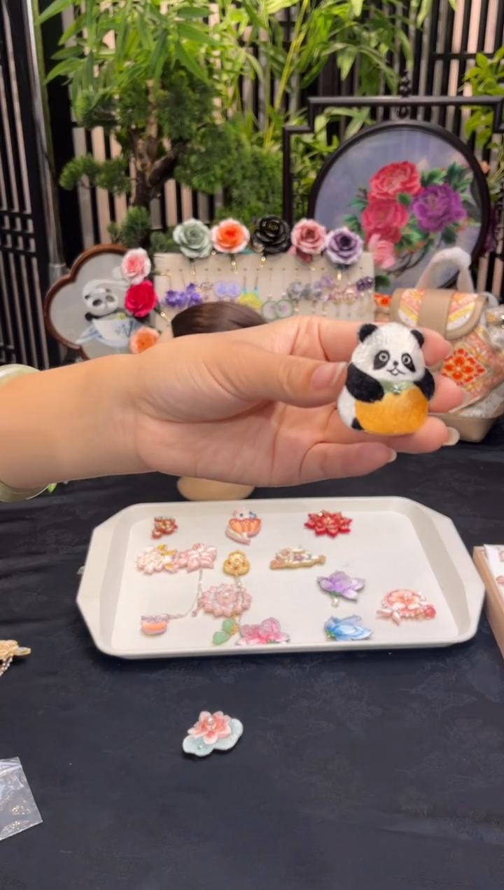 织绣M***?非遗苏绣手工饰品