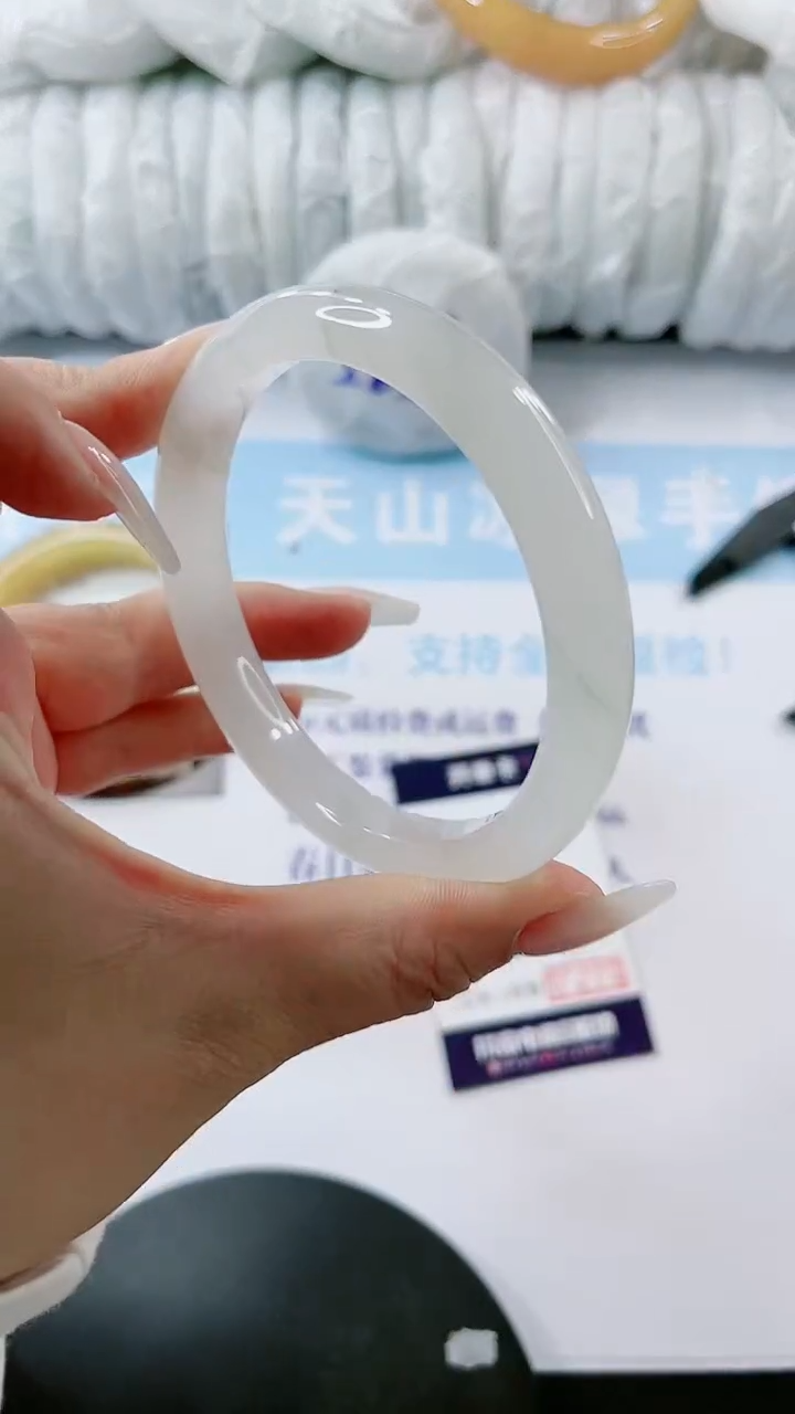 【闪购商品】石英质玉手镯未镶嵌多样性发货V549-63