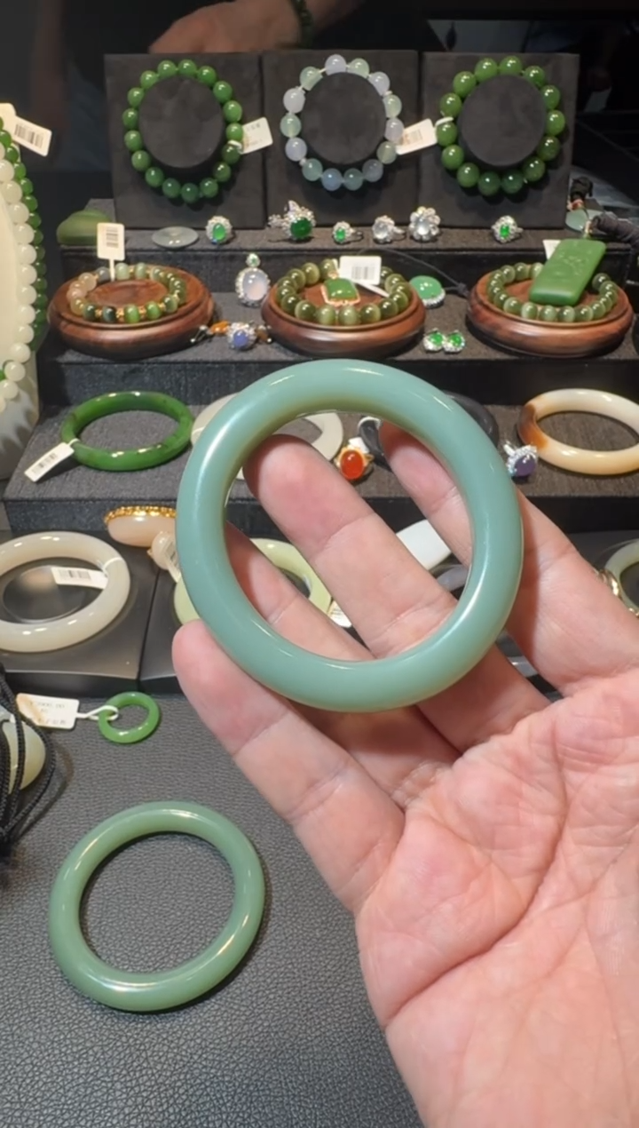 未镶嵌手镯和田玉R****W贵妃