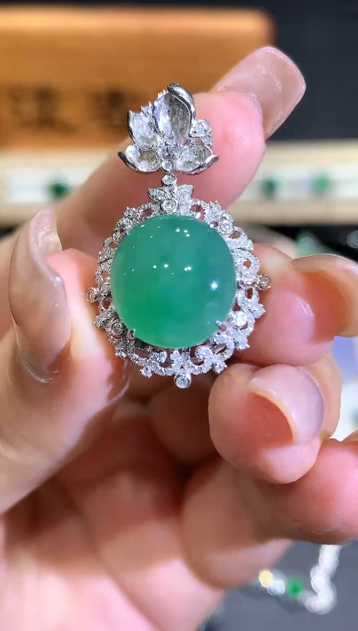 【闪购商品】翡翠颈饰18K金镶嵌团购