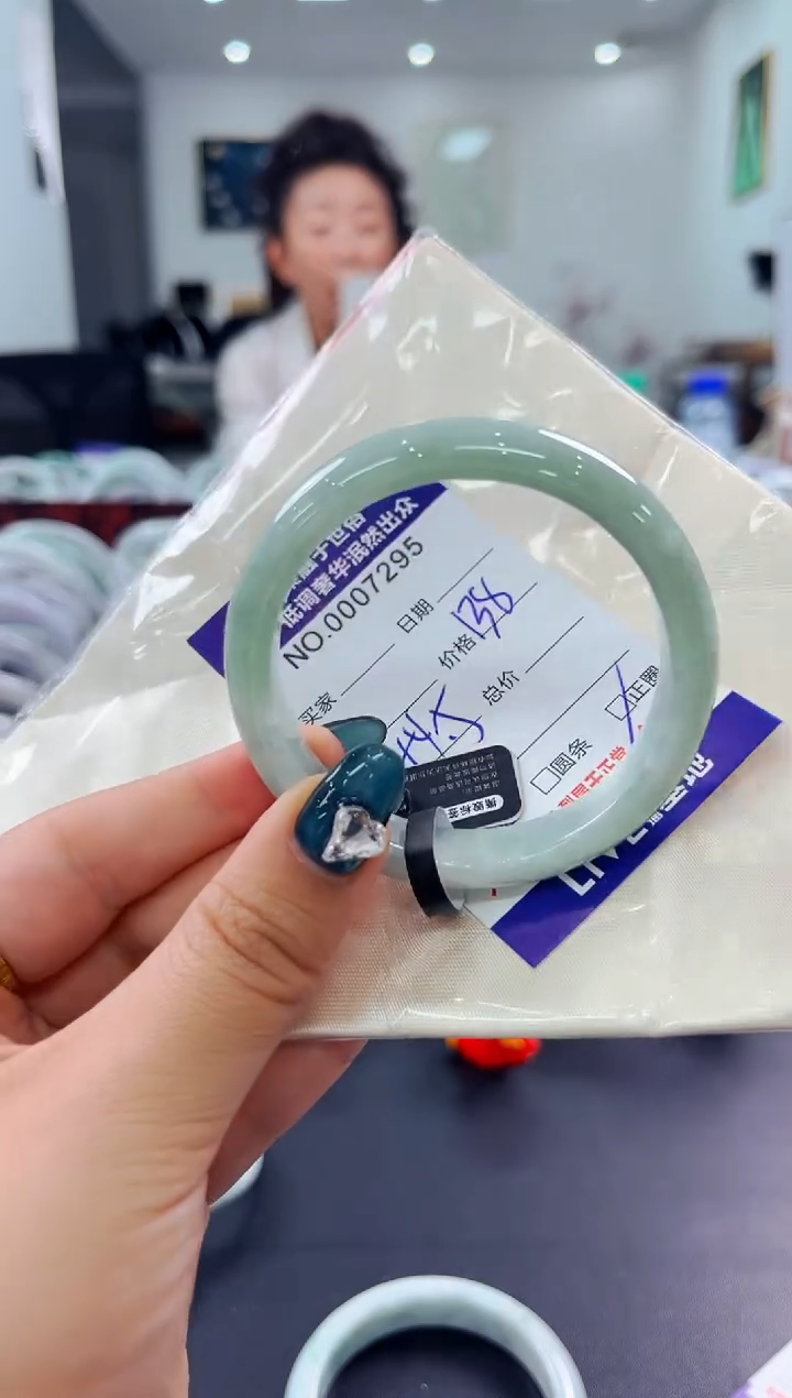 翡翠手镯未镶嵌天然缅甸A货翡翠