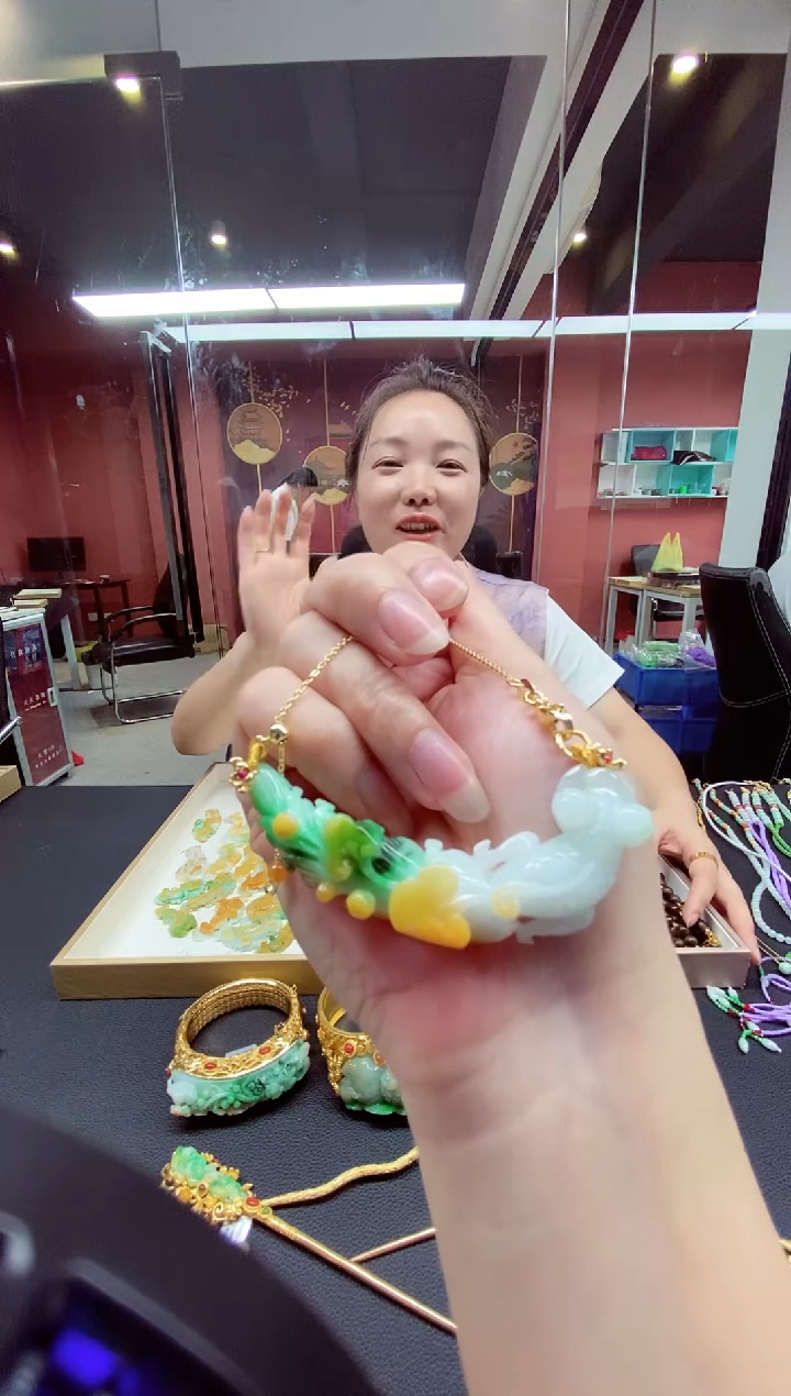 翡翠未镶嵌颈饰翡翠吊坠