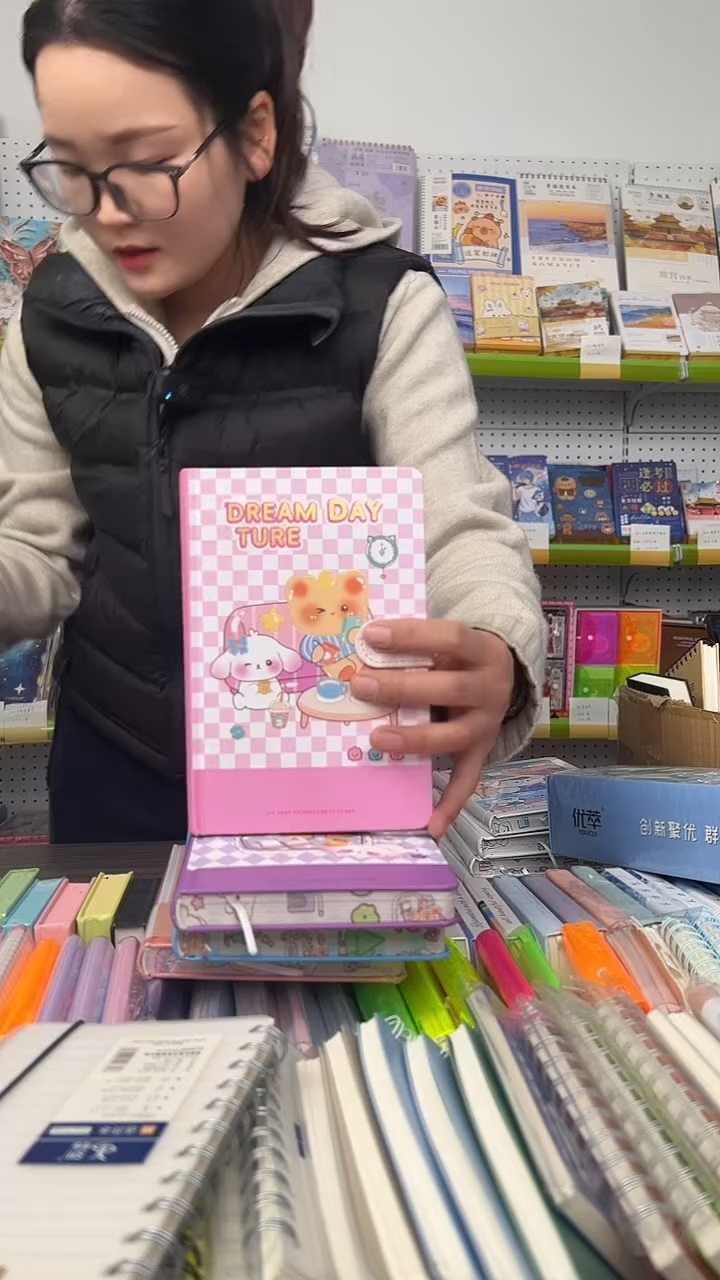 32K彩页磁扣手账112张-【夏奈日常】-封面随机4本