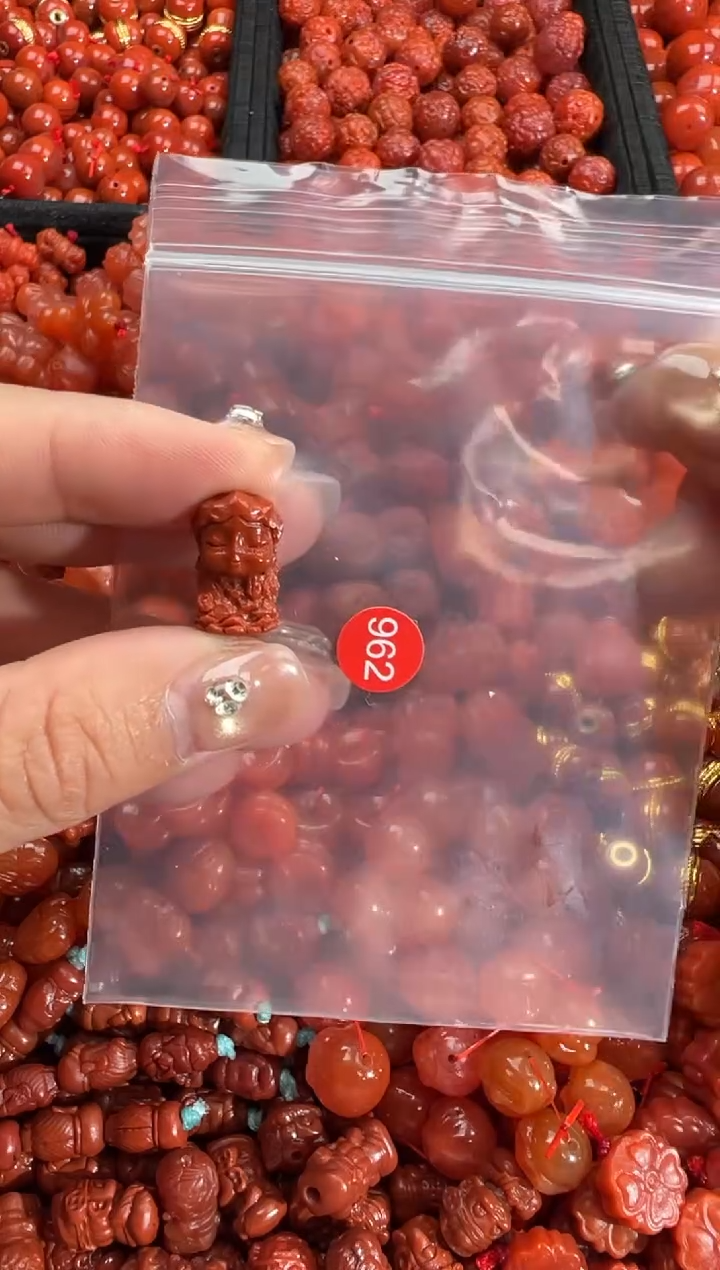 南红玛瑙合金颈饰2