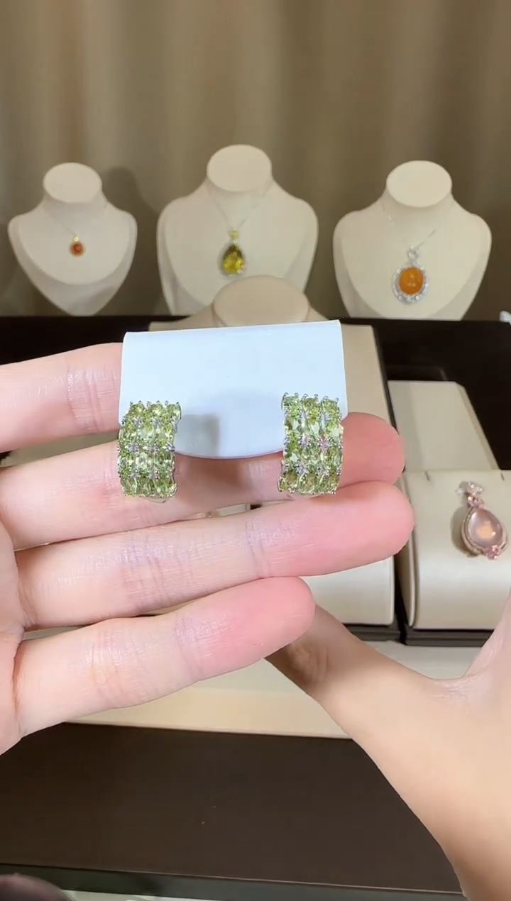 【闪购商品】橄榄石耳饰银S925镶嵌耳扣