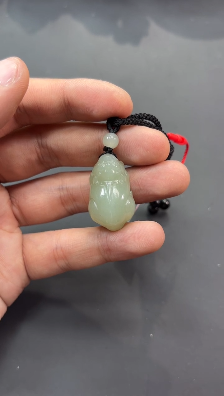 【闪购商品】和田玉吊坠(赠链)未镶嵌且末微色差近矿吊坠