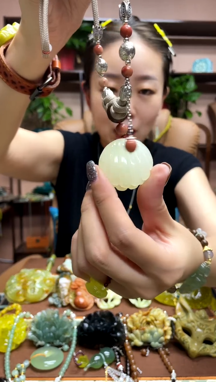 未镶嵌岫玉吊坠`1