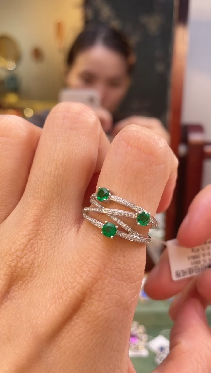 【闪购商品】祖母绿戒指18K金镶嵌沃顿主石：0.52ct