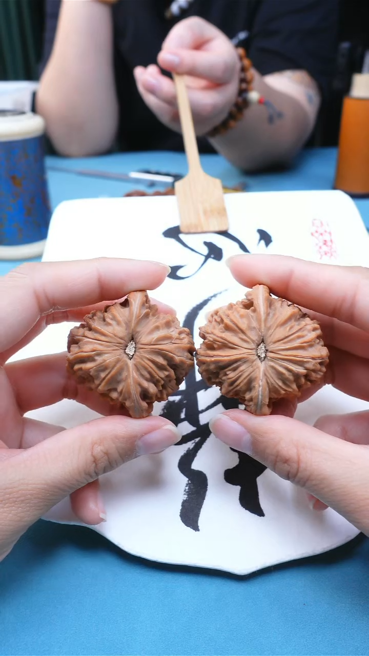 【闪购商品】文玩核桃把件j2607 山地磨42.5mm左右 1对