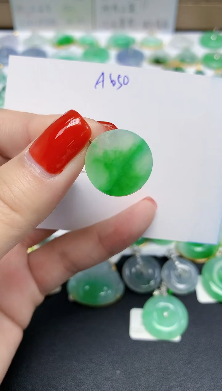 颈饰18K金镶嵌翡翠天然缅甸翡翠A货翡翠百元以上9元证书费自理