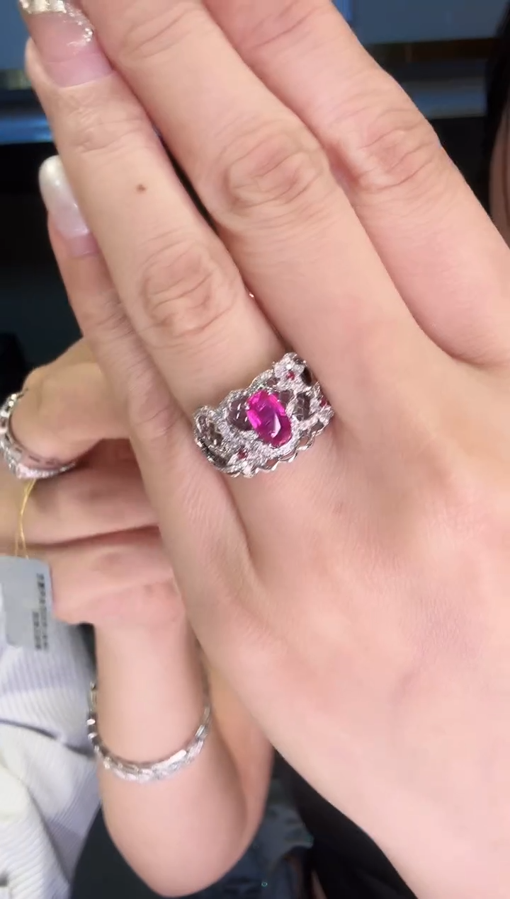 18K金镶嵌戒指红宝石1.25ct