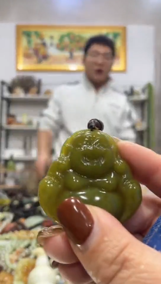 未镶嵌蛇纹石玉吊坠   