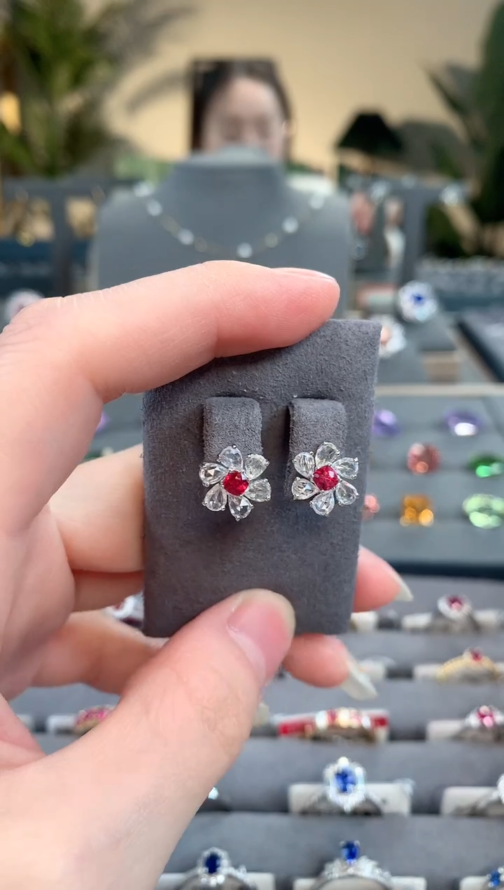 【闪购商品】尖晶石耳钉18K金镶嵌尖晶石