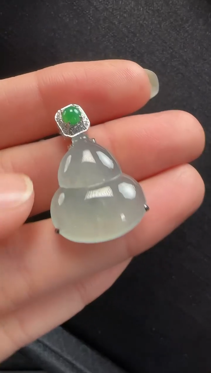 【闪购商品】翡翠颈饰18K金镶嵌352葫芦一个