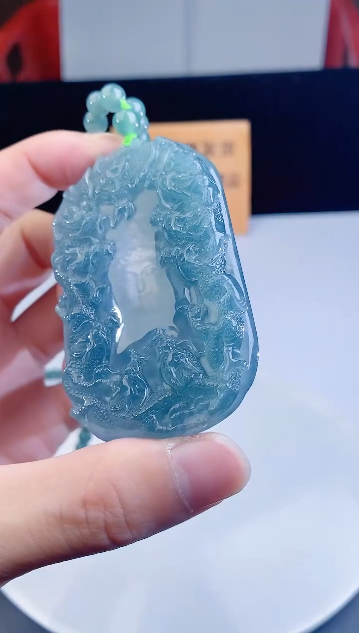 颈饰未镶嵌翡翠  