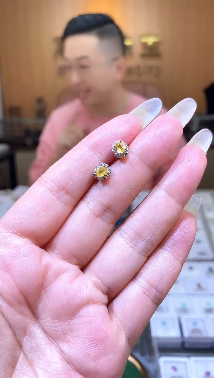 【闪购商品】蓝宝石耳饰银S925镶嵌天然黄蓝宝耳钉