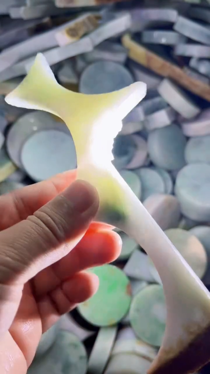 【闪购商品】翡翠挂件未镶嵌A货康壹261