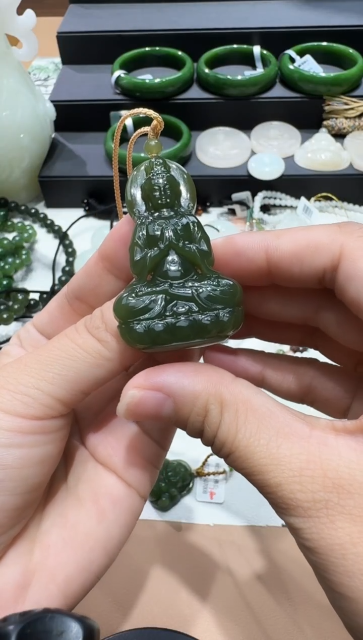 吊坠(赠链)未镶嵌和田玉观音吊坠