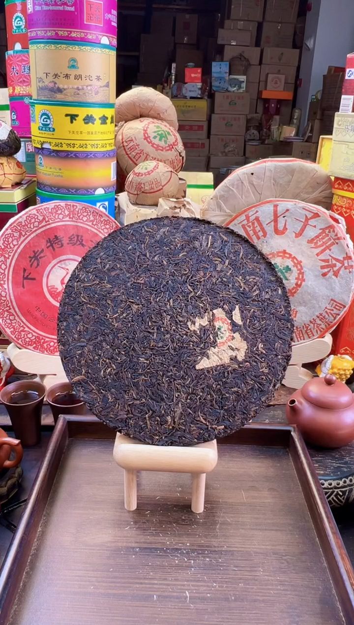 别****人2003年下关小飞铁饼357克1饼