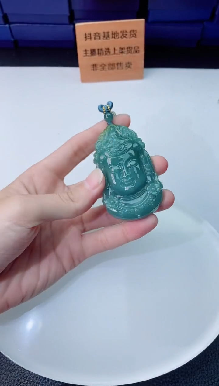 翡翠未镶嵌颈饰 