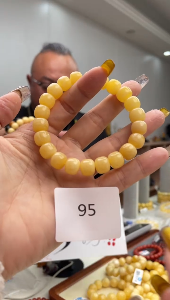 【闪购商品】琥珀裸石未镶嵌95多样性发其中一件