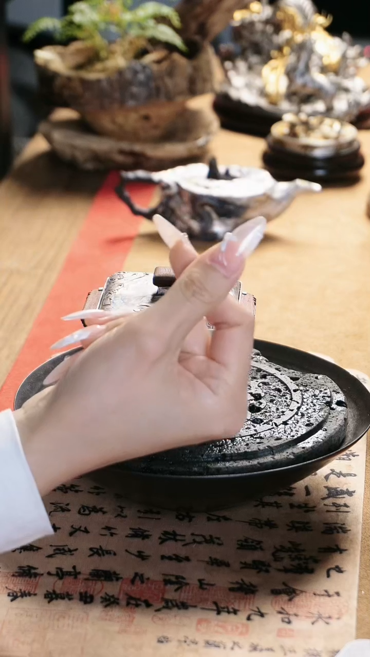 【闪购商品】境秋方壶手抓壶设计