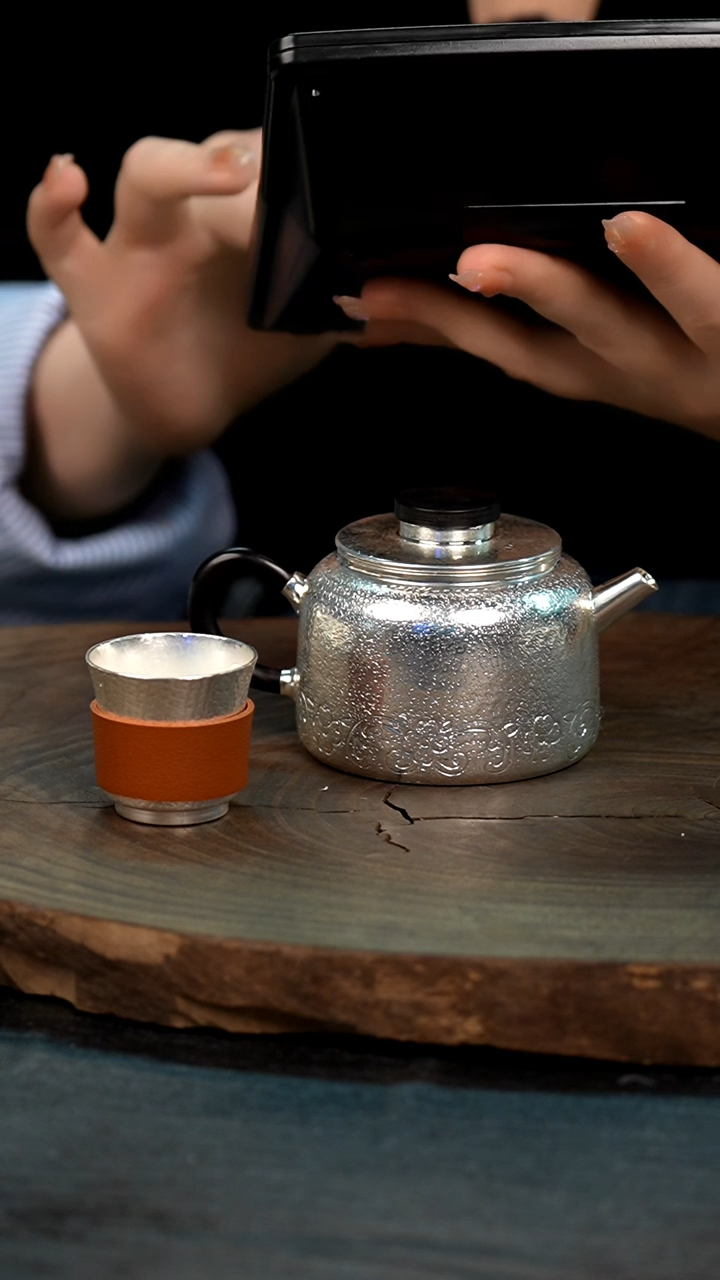 【闪购商品】手工锤纹银汉瓦壶+1杯子