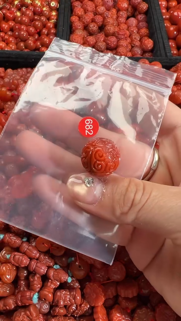 南红玛瑙未镶嵌颈饰1