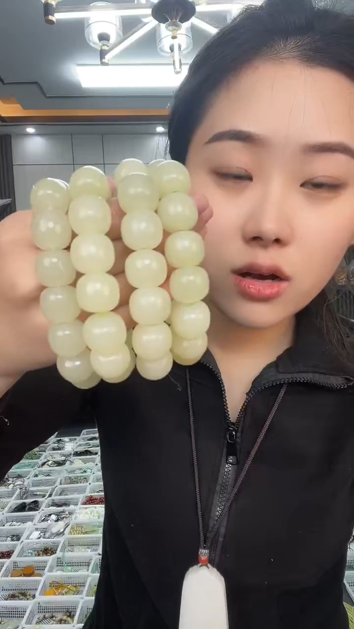 黄色老型卡16手串多样性发货一