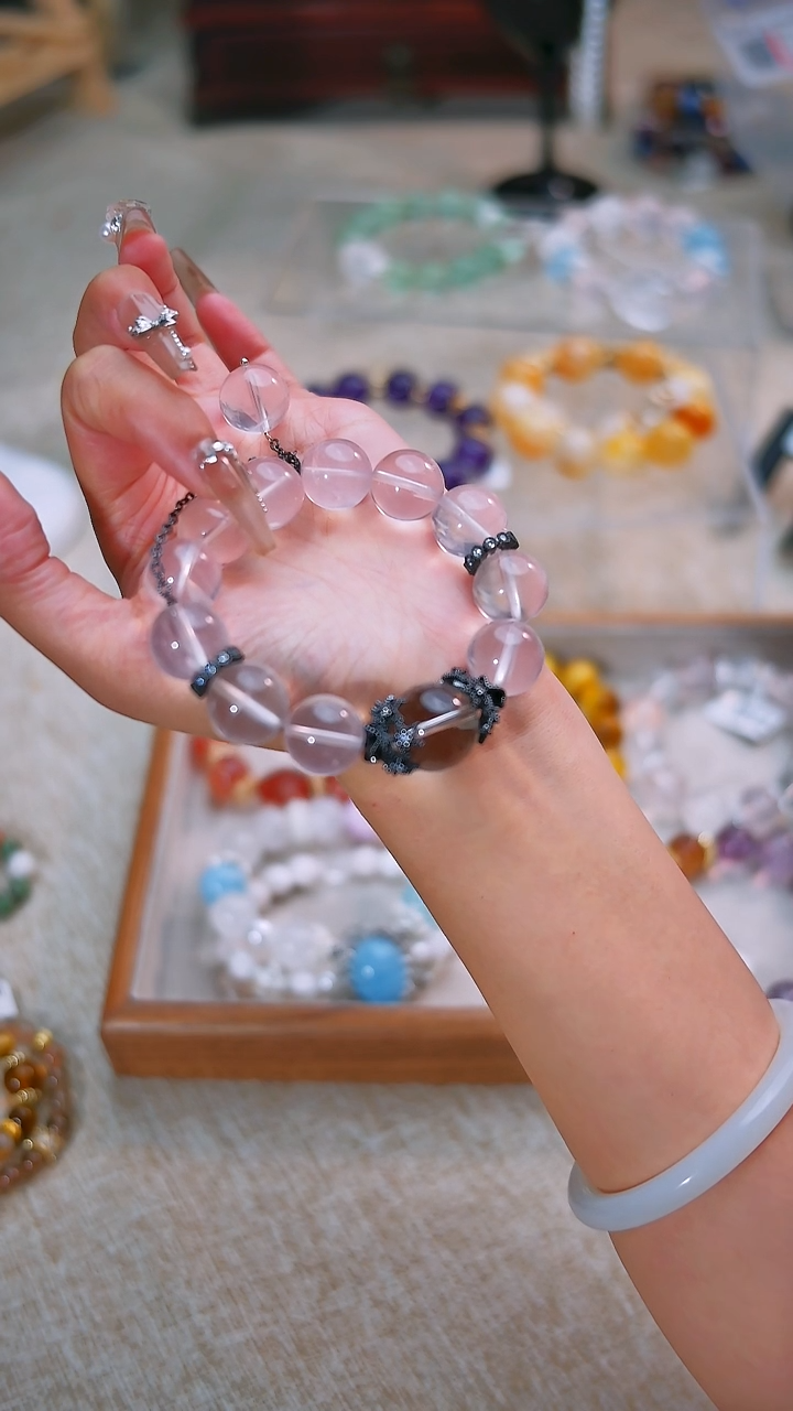 【闪购商品】水晶手链未镶嵌多样性发货颜色微差发其一 