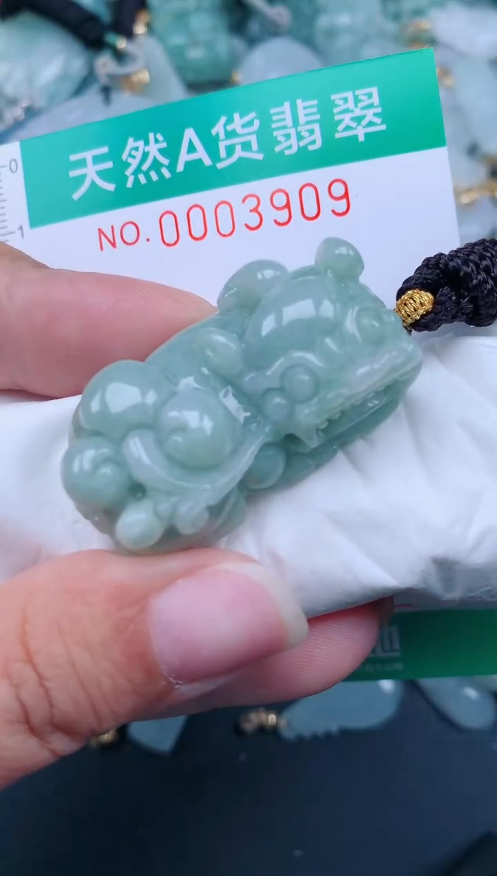 翡翠未镶嵌颈饰.0003909