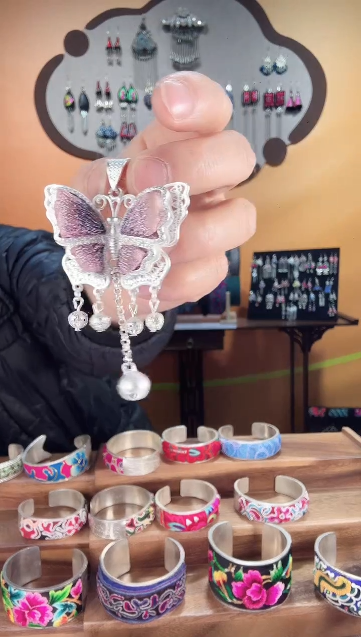 织绣非遗手工苗绣刺绣首饰21