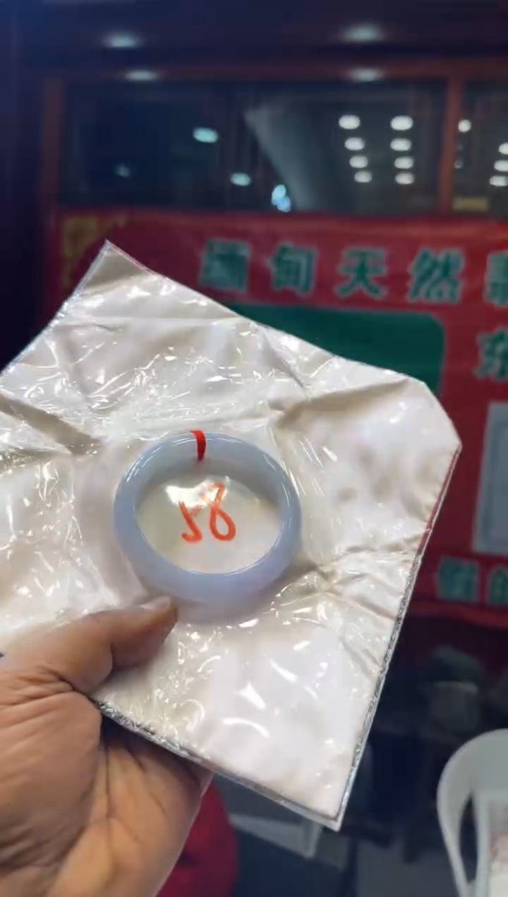 未镶嵌手镯翡翠手镯包容价