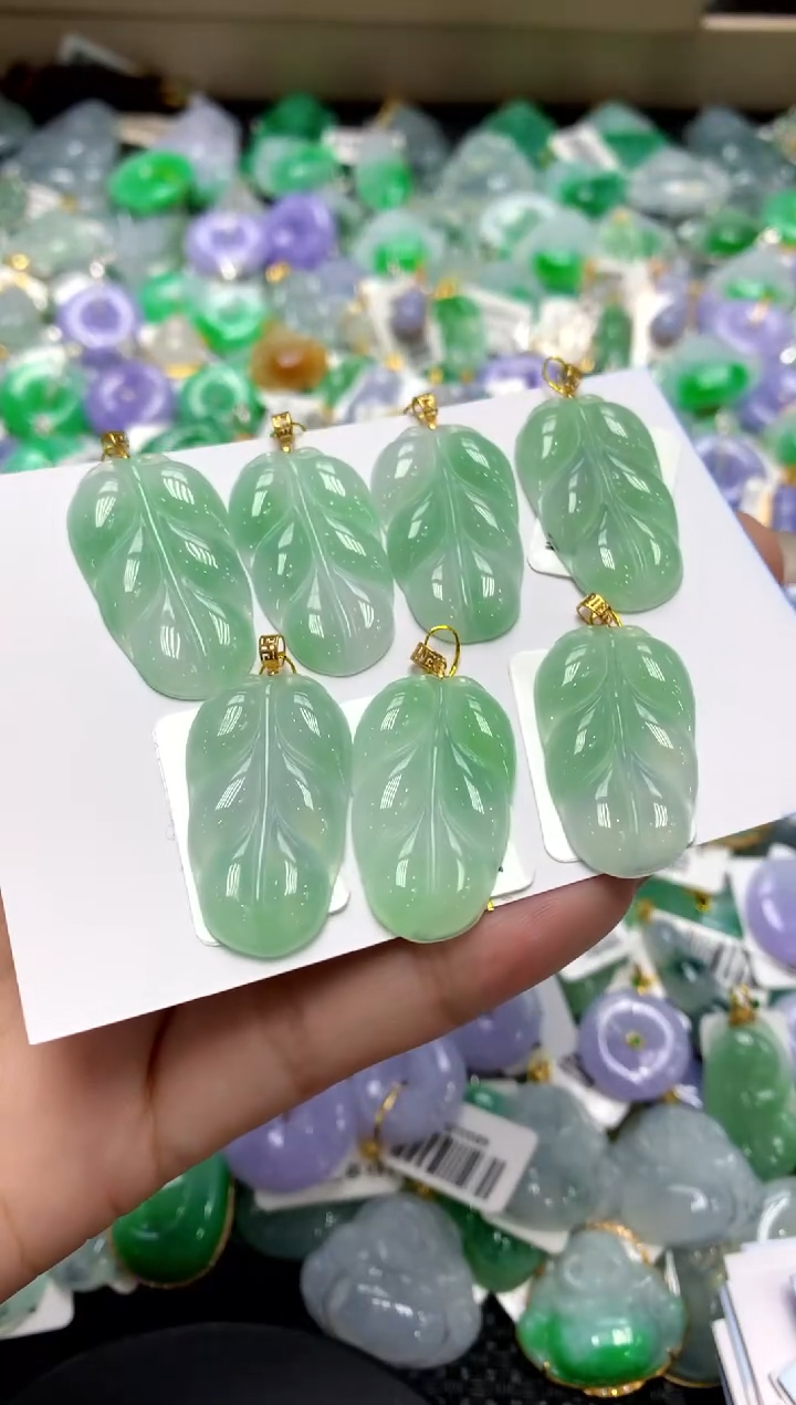 【闪购商品】翡翠颈饰18K金镶嵌11111111（多样性发其一）
