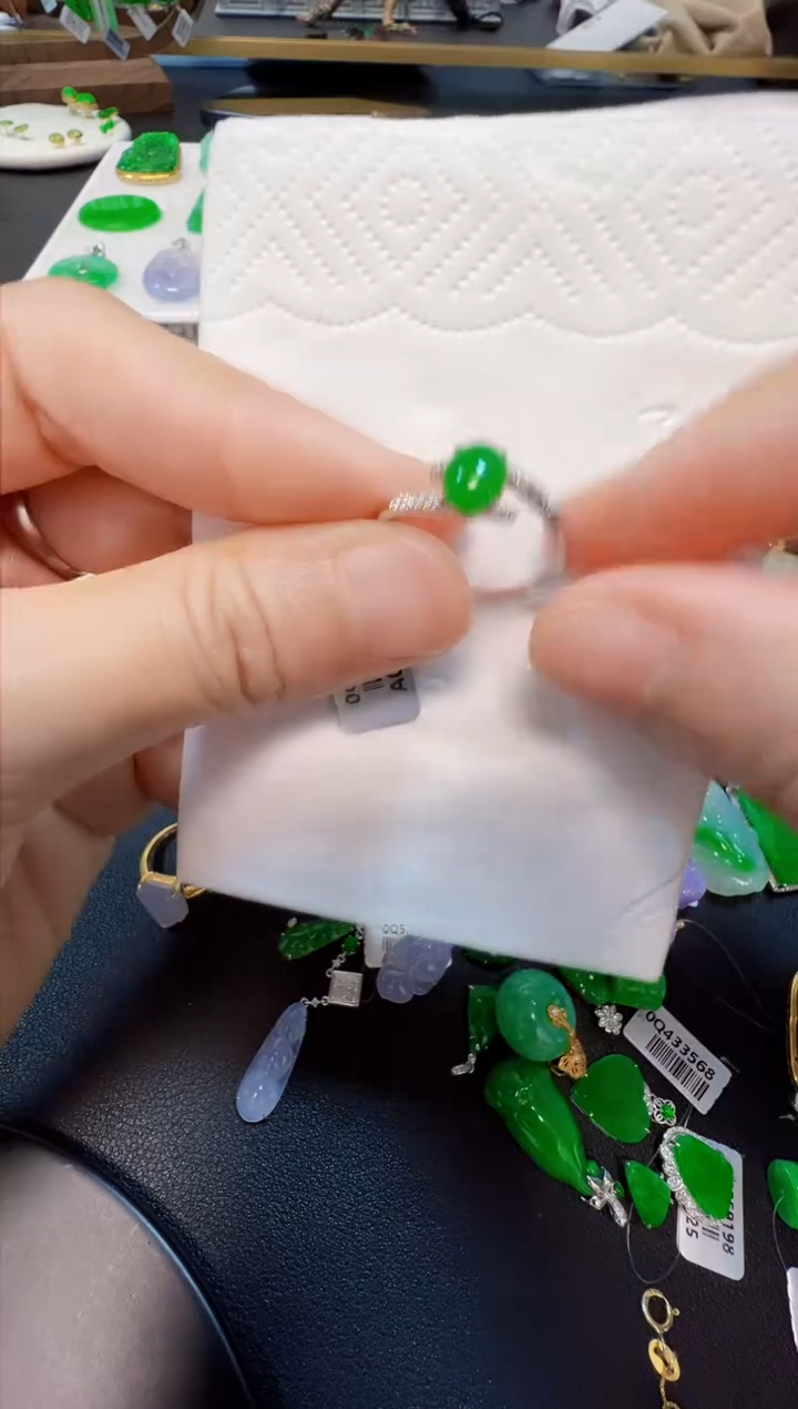 翡翠戒指18K金镶嵌2980元