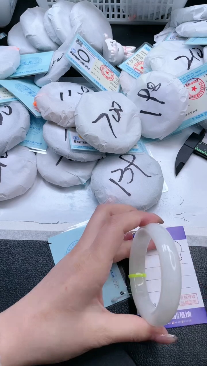 【闪购商品】和田玉手镯未镶嵌8V317-57