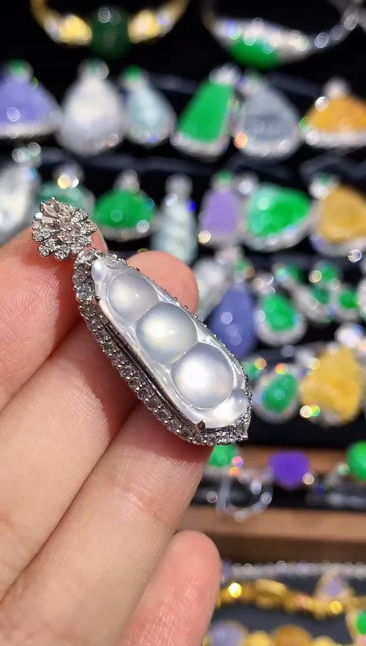 吊坠(不含链)18K金镶嵌翡翠猪****女多样性发其一