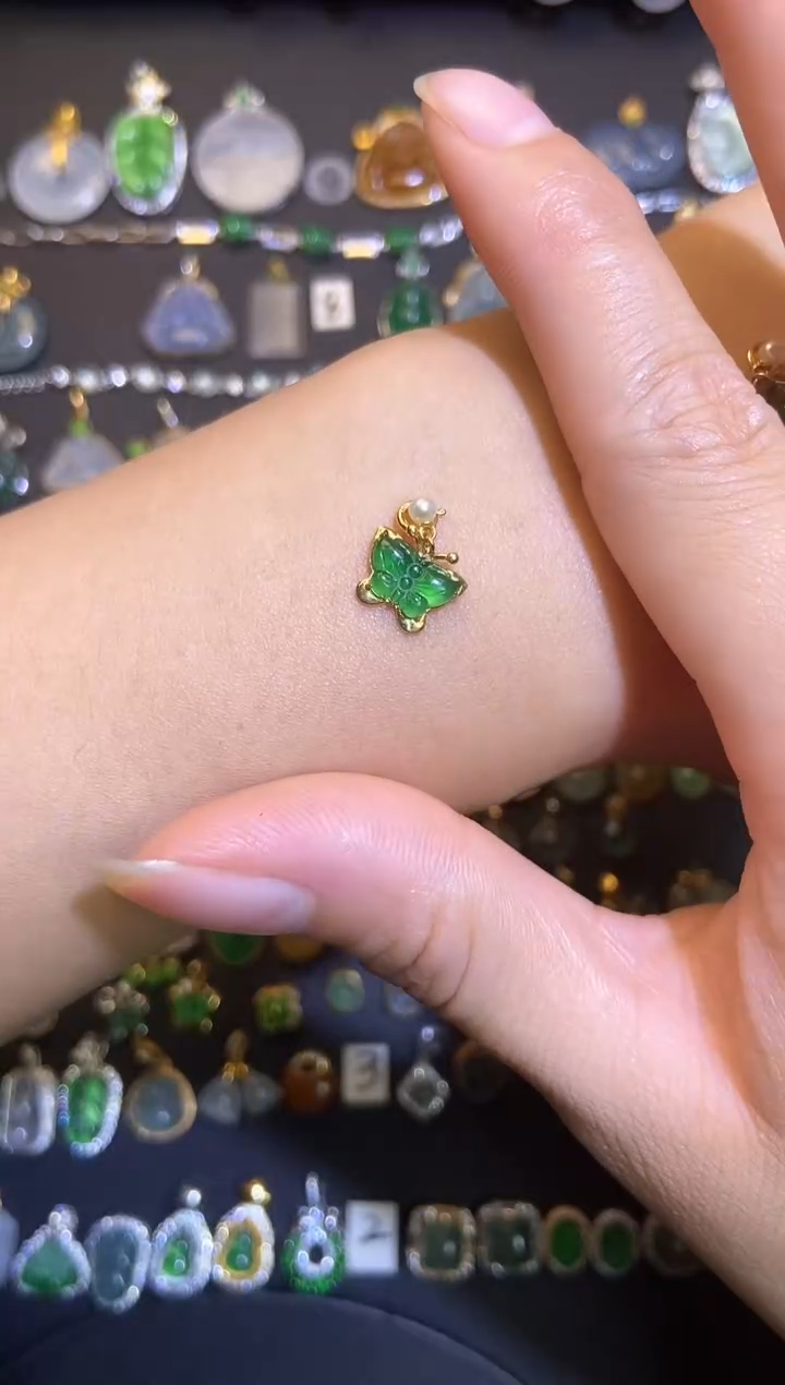 翡翠18K金镶嵌颈饰天然A货翡翠