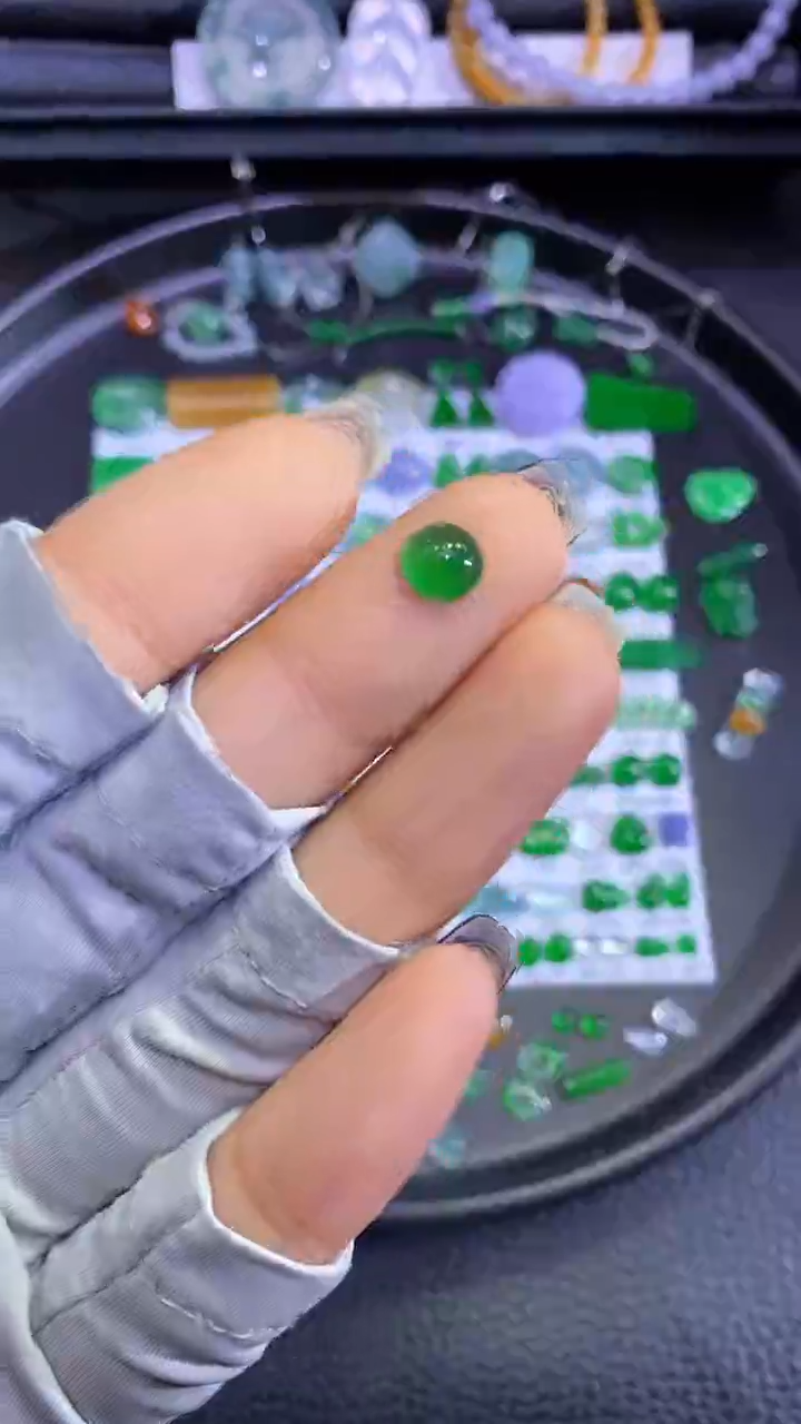 未镶嵌挂件翡翠蛋面