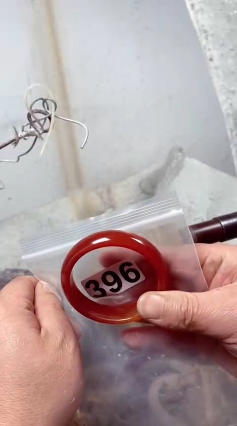 【闪购商品】石英质玉手镯未镶嵌54+396