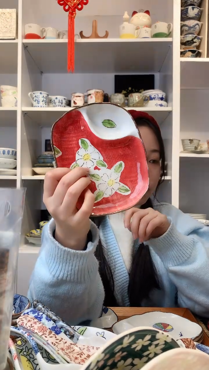 【闪购商品】耐热玻璃红色山茶花分隔酱料碟