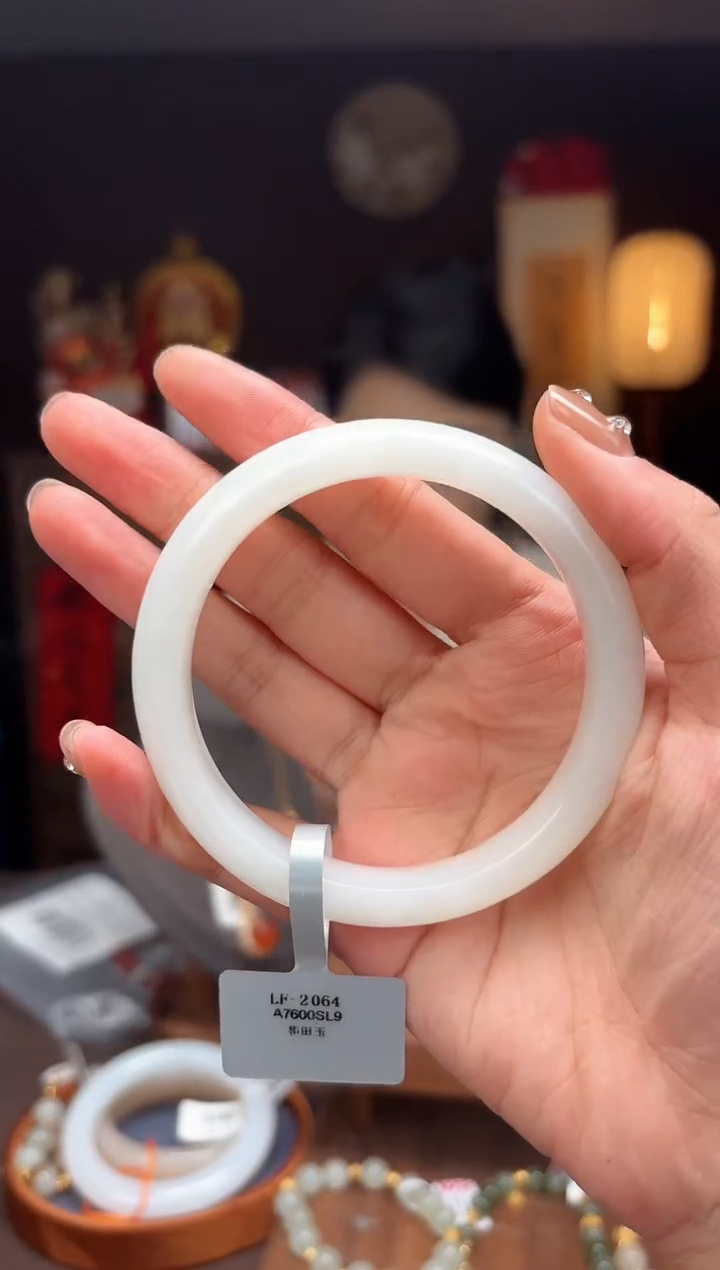 【闪购商品】和田玉BC36手镯61mm微微有结构未镶嵌-