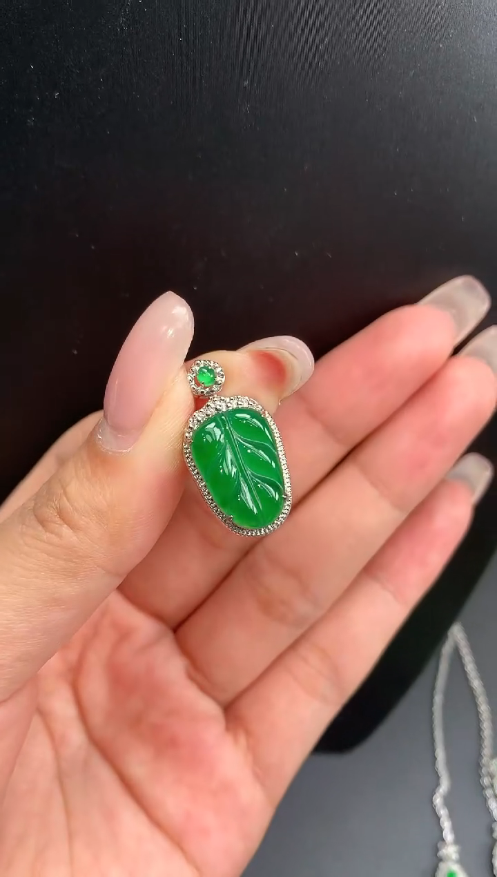 【闪购商品】翡翠颈饰18K金镶嵌叶子1175