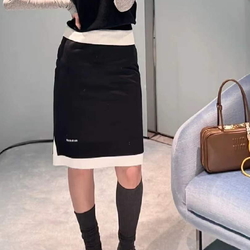 99新 MIU MIU/缪缪 40码海军蓝拼白色字母logo半身裙