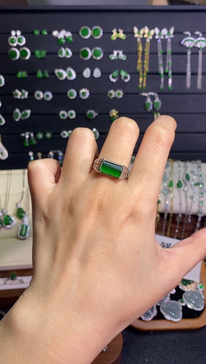 银S925镶嵌戒指翡翠马鞍戒指