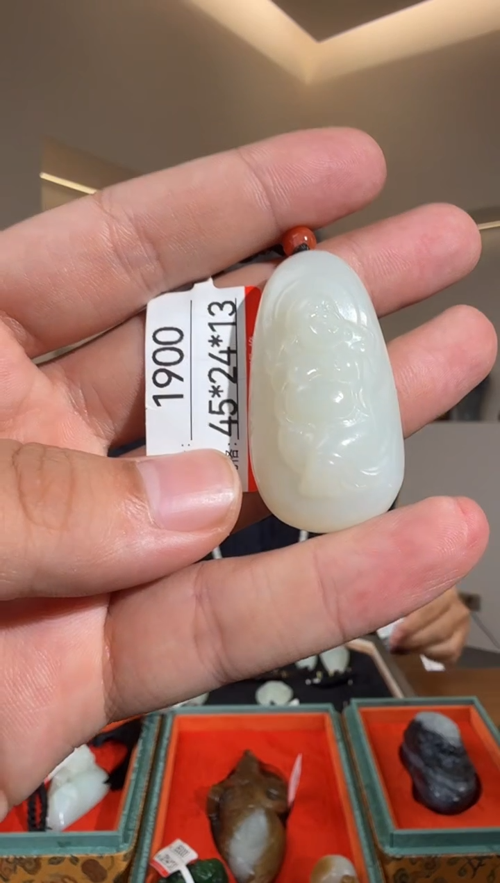 和田玉未镶嵌颈饰1