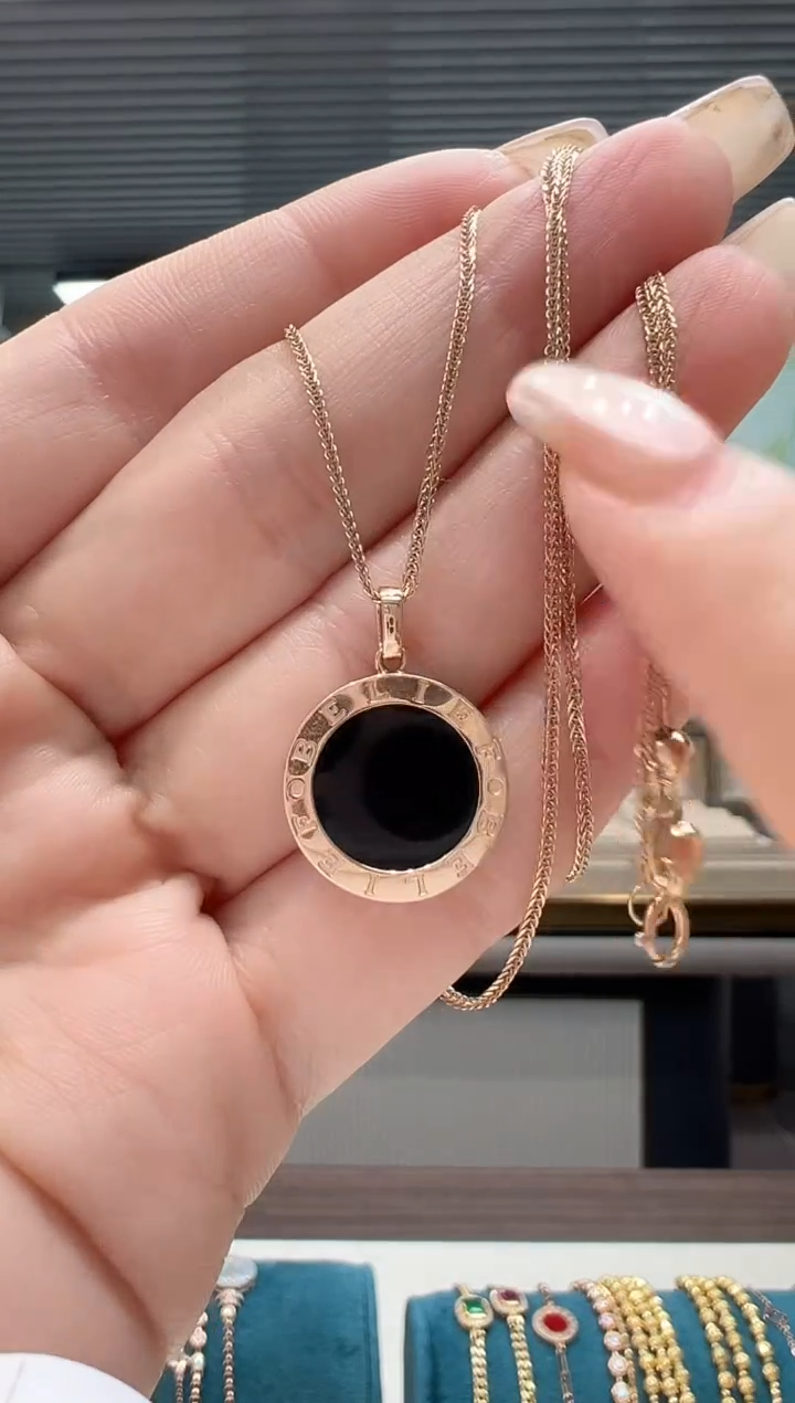 【闪购商品】玛瑙/玉髓颈饰18K金镶嵌双面黑红圆饼吊坠+50肖邦链