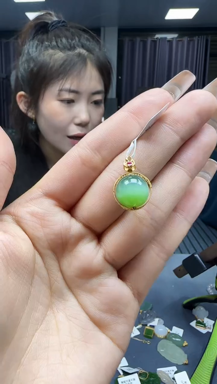 【闪购商品】和田玉挂件18K金镶嵌1